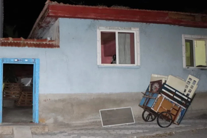 Evinden kötü kokular gelen adamın annesinden 5 gün sonra öldüğü belirlendi
