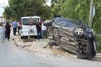 Eskişehir’de dolmuşun çarptığı otomobil yan yattı: 8 yaralı
