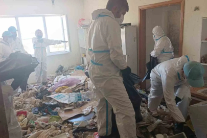 Balkan Mahallesi’nde evden 28 ton çöp çıkarıldı
