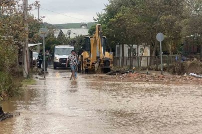 Mudanya Esence’de sel ve su baskınına müdahale sürüyor: 78 personel sahada
