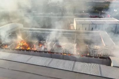 Bursa’da mobilya fabrikasında büyük yangın...30 itfaiye ve tanker olay yerinde
