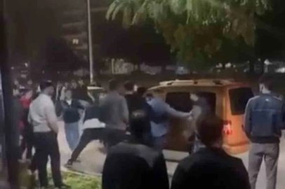 Parkta gençlerin kavgası kameraya yansıdı
